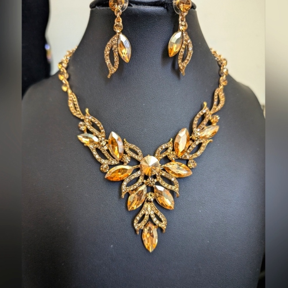 VINTAGE Citrine and Gold Leaf Necklace and Earring Set
